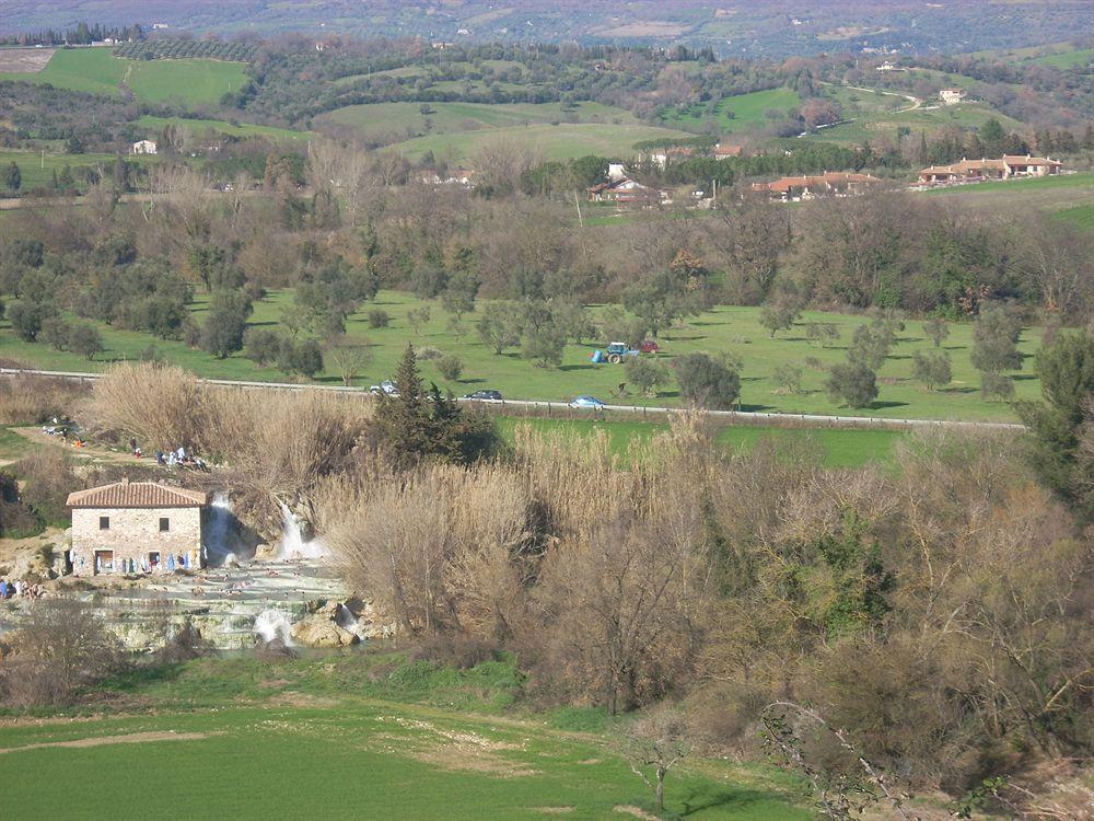 Residence Ai Campi Da Golf Saturnia Eksteriør billede