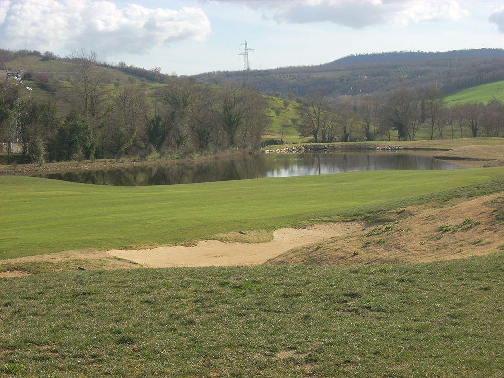 Residence Ai Campi Da Golf Saturnia Eksteriør billede