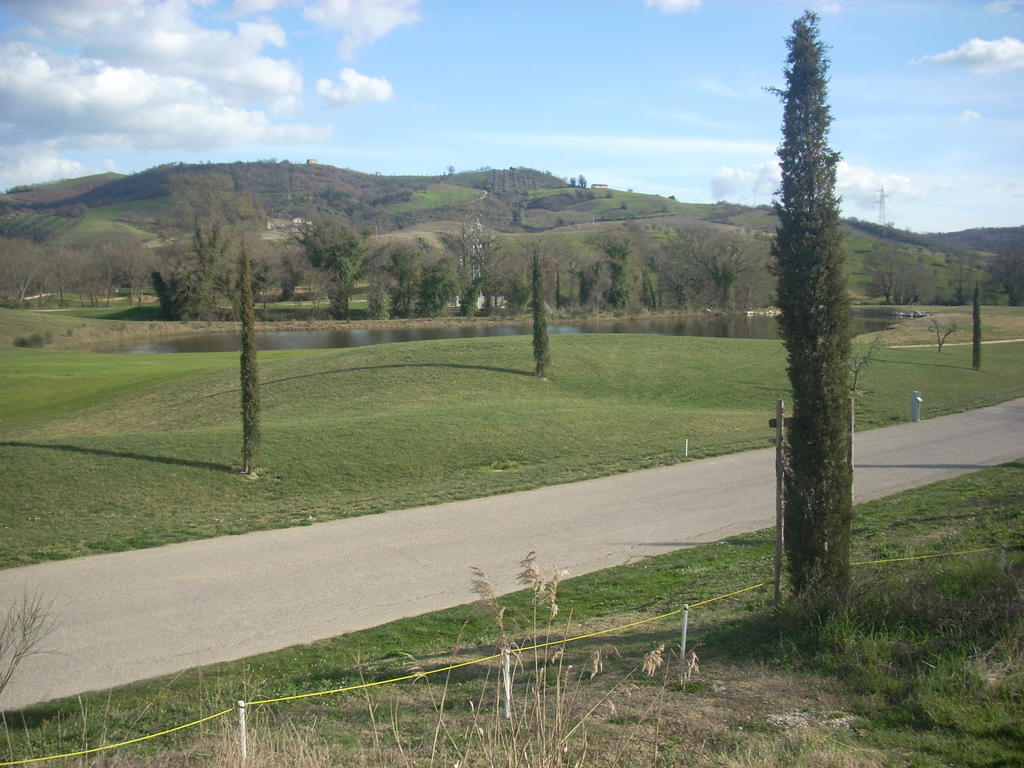 Residence Ai Campi Da Golf Saturnia Eksteriør billede