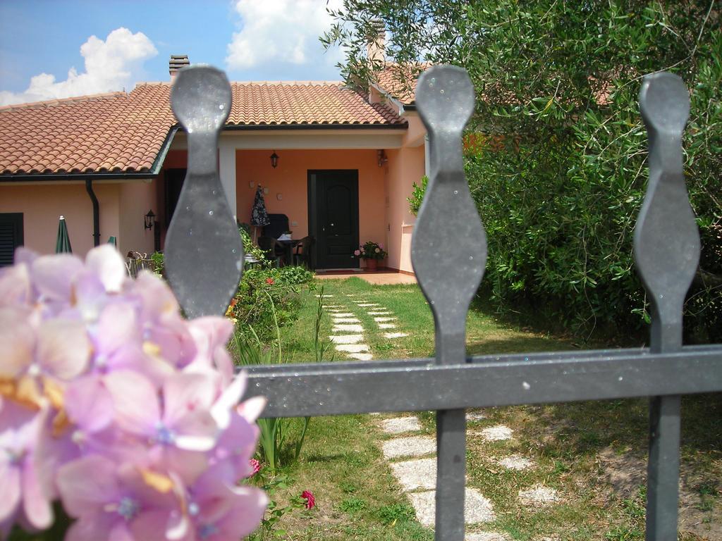 Residence Ai Campi Da Golf Saturnia Eksteriør billede