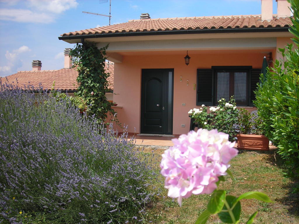 Residence Ai Campi Da Golf Saturnia Eksteriør billede
