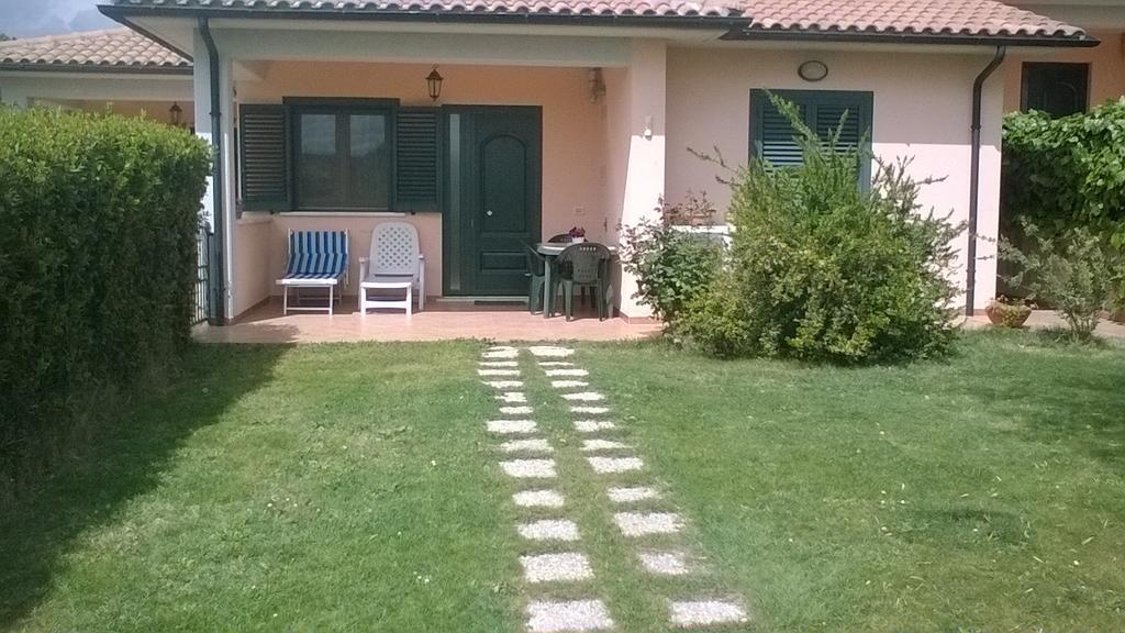 Residence Ai Campi Da Golf Saturnia Eksteriør billede