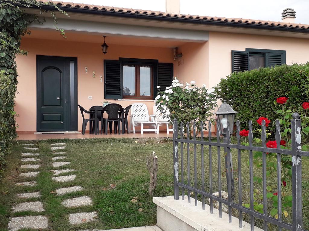 Residence Ai Campi Da Golf Saturnia Eksteriør billede