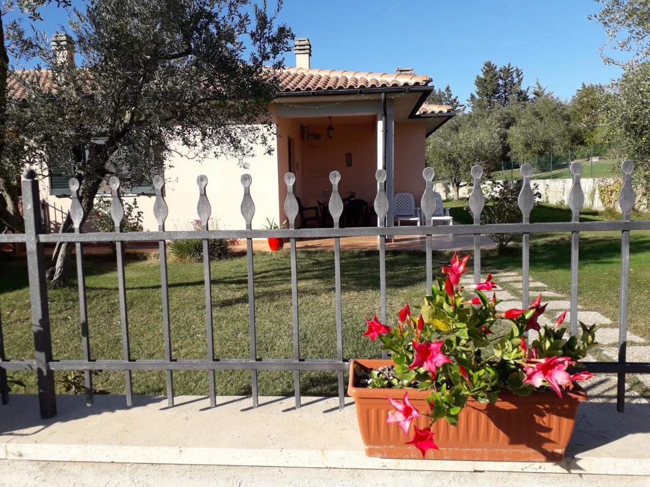 Residence Ai Campi Da Golf Saturnia Eksteriør billede